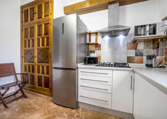 Con Patio Cordobes En San Basilio & Parking Córdoba