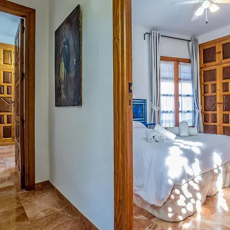 Con Patio Cordobes En San Basilio & Parking *