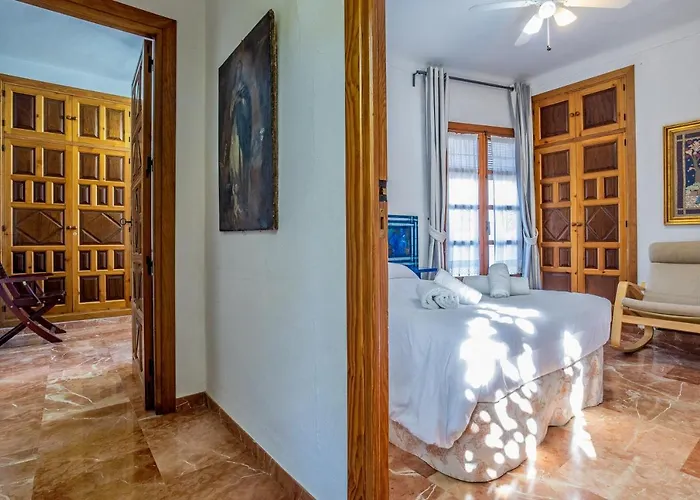 Con Patio Cordobes En San Basilio & Parking *