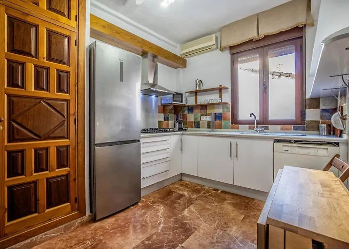 Con Patio Cordobes En San Basilio & Parking